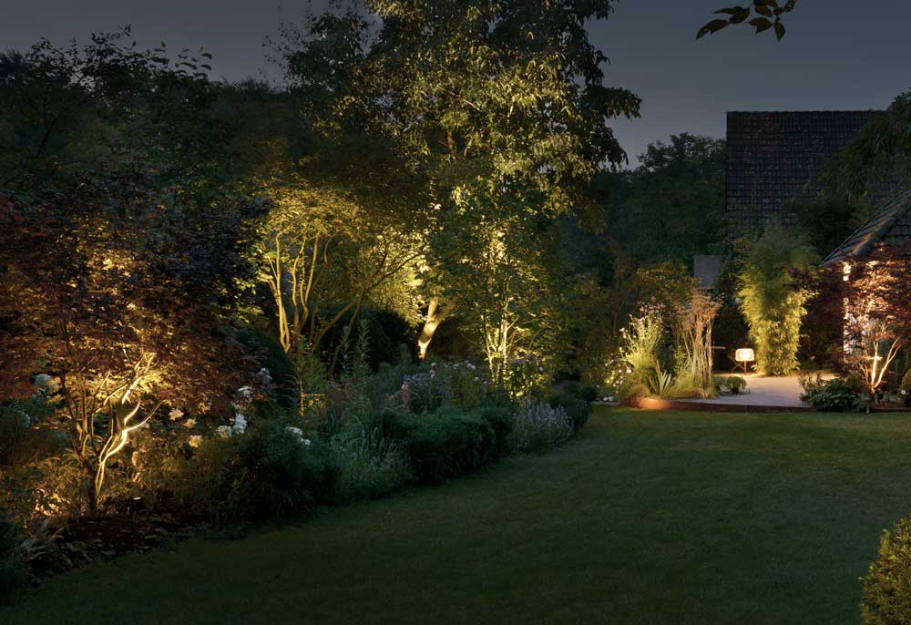 Garten mit Abendbeleuchtung