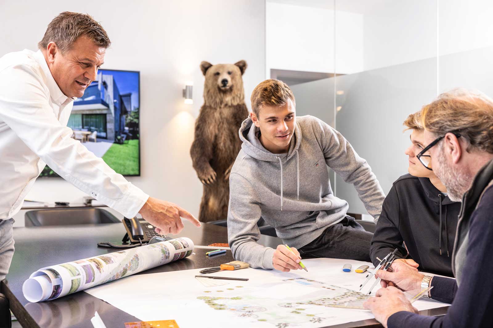 Familie Berger bei der Planung mit Planer